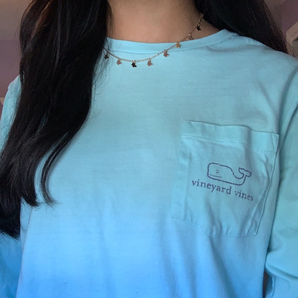 light blue vineyard vines t shirt